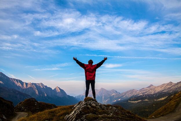 Silhouette,Of,Sport,Women,On,The,Top,Of,Mountain